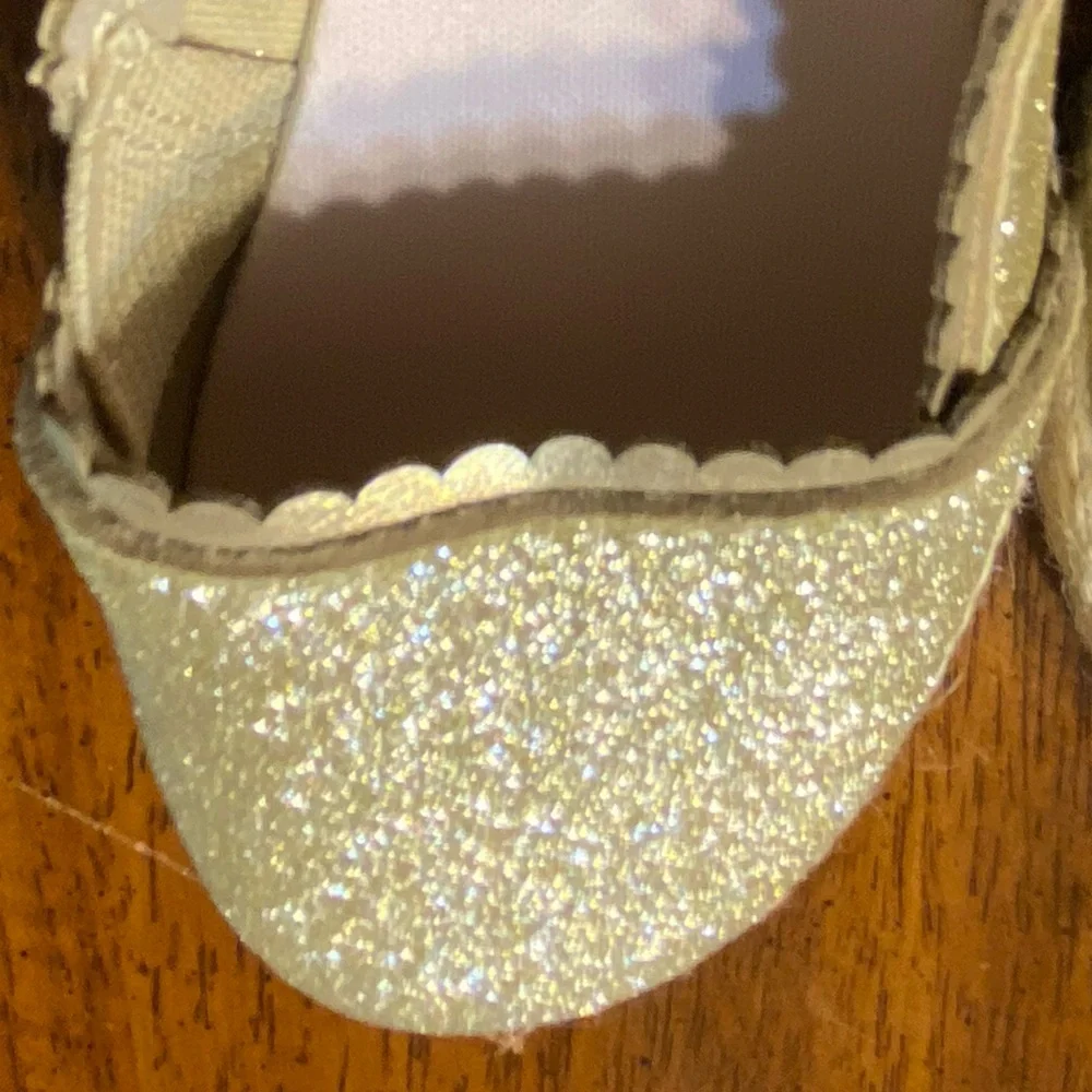 OshKosh B'gosh Belle Slip-on Espadrilles. Sparkly, gold glitter. Size 6. Toddler